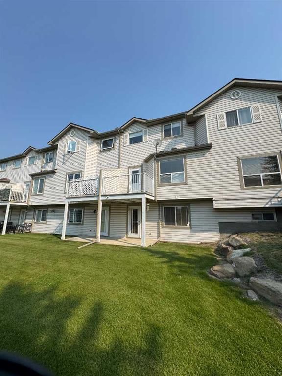 108 Douglas Glen Park SE, Calgary — photo 2 of 49