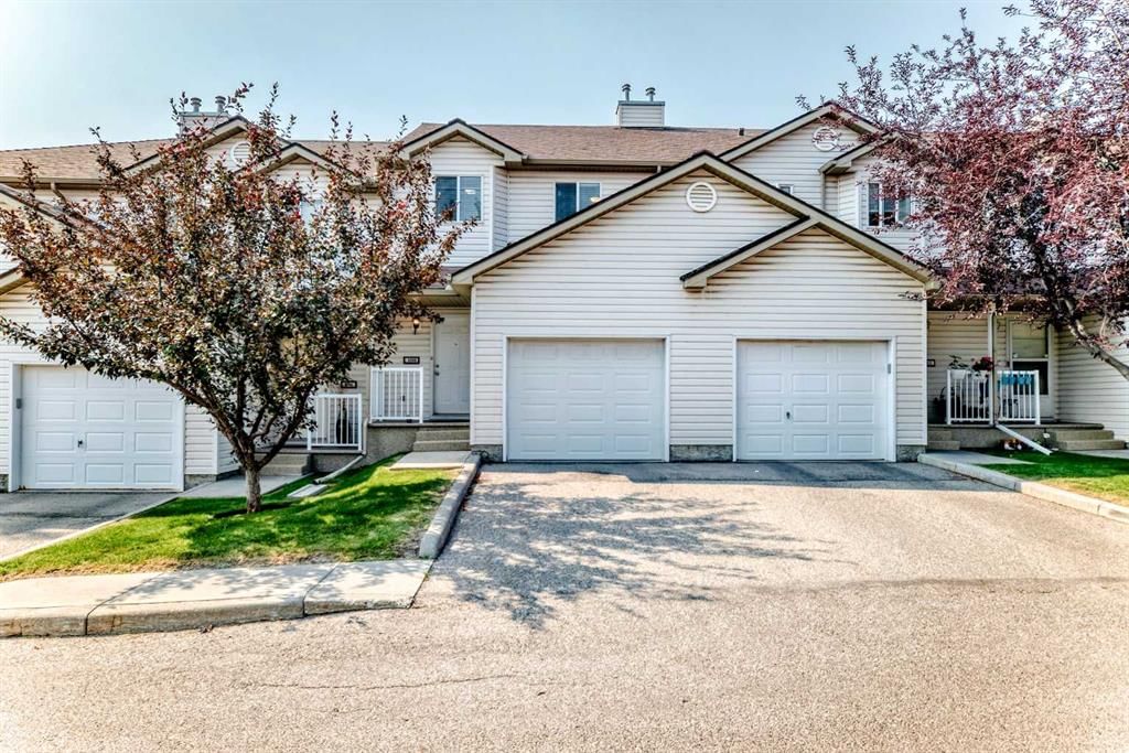 108 Douglas Glen Park SE, Calgary — photo 5 of 49
