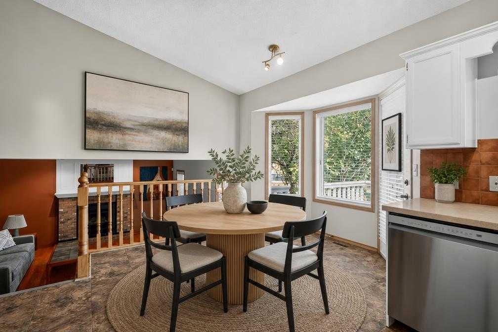 105 Riverview Court SE, Calgary — photo 5 of 44