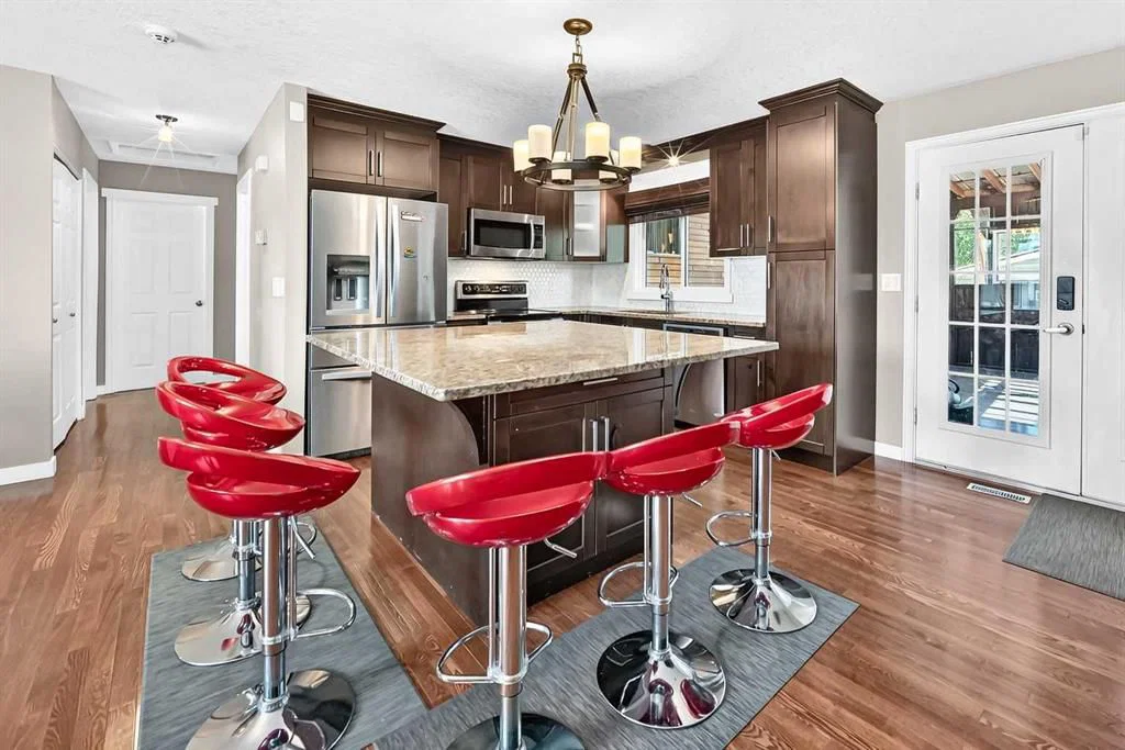 1823 65 Street NE, Calgary — photo 3 of 40