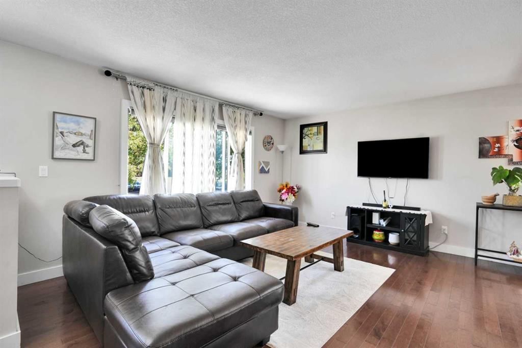 1015 Maitland Way NE, Calgary — photo 3 of 50