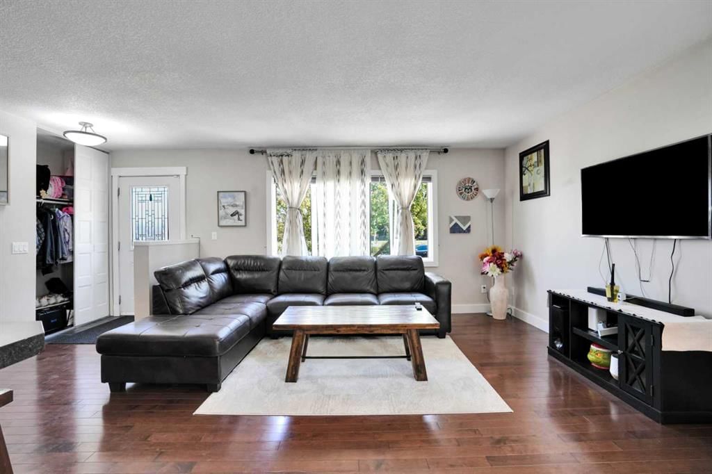 1015 Maitland Way NE, Calgary — photo 4 of 50