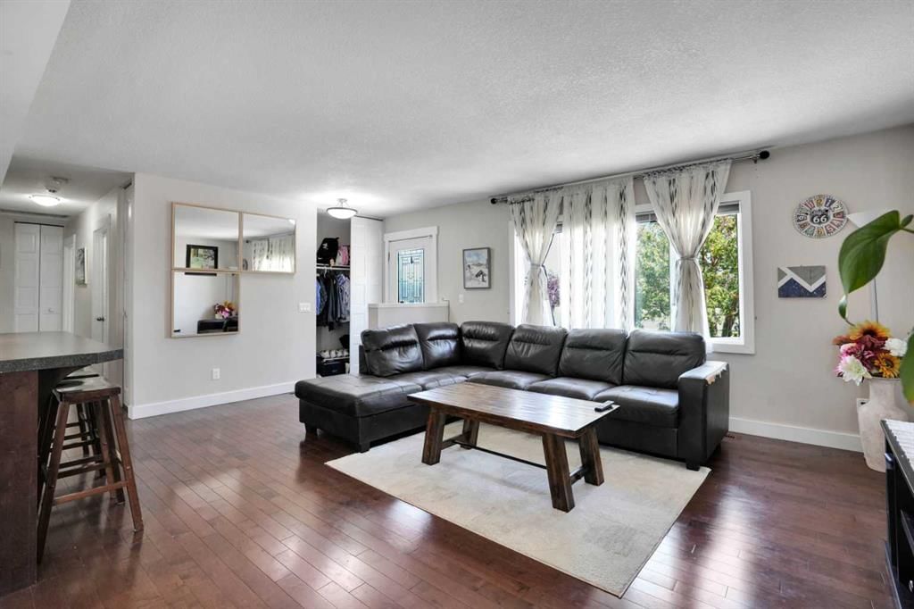 1015 Maitland Way NE, Calgary — photo 5 of 50