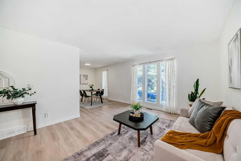 7807 20A Street SE, Calgary — photo 3 of 39