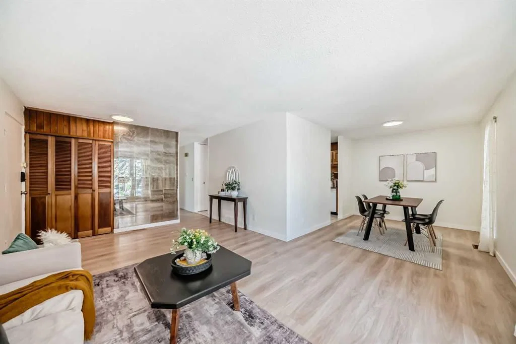 7807 20A Street SE, Calgary — photo 5 of 39