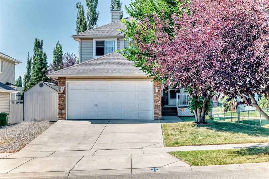 124 WEST LAKEVIEW Drive, Chestermere — photo 2 of 47