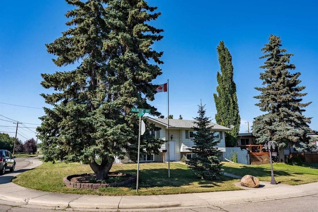 4 Arlington Bay SE, Calgary — photo 4 of 42