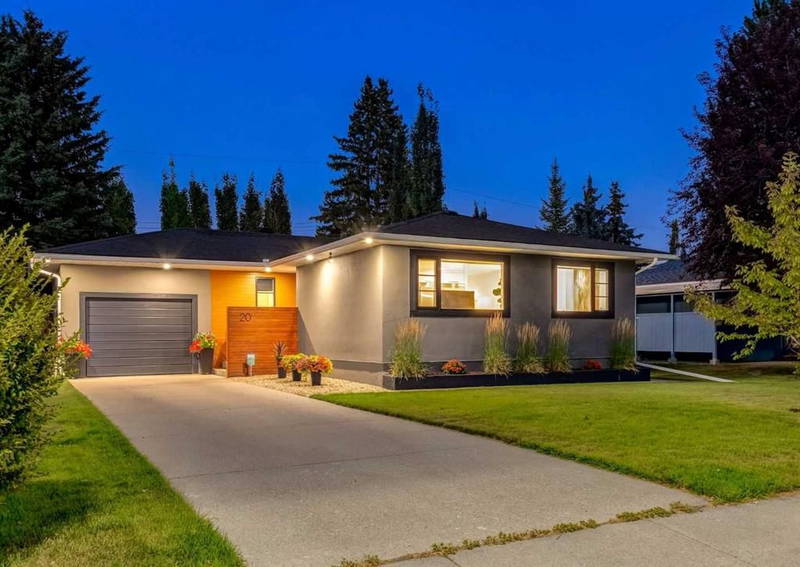 20 Gainsborough Drive SW, Calgary — main listing photo