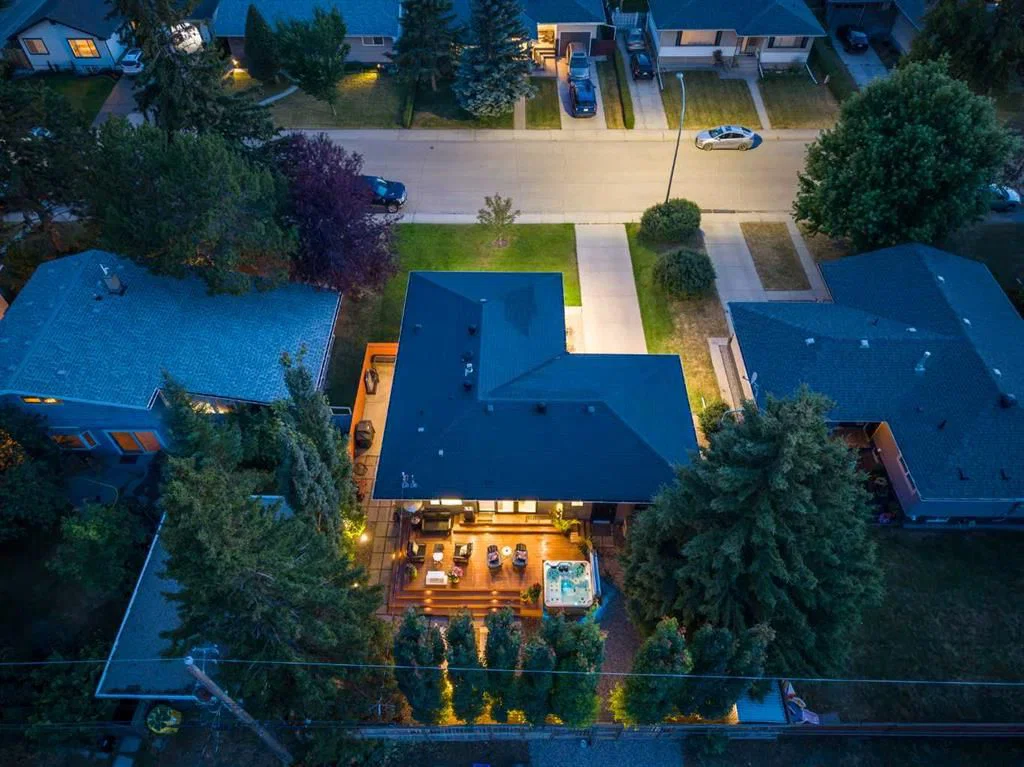 20 Gainsborough Drive SW, Calgary — photo 2 of 50