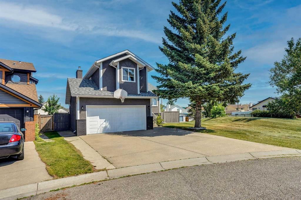 21 La Valencia Green NE, Calgary — photo 3 of 48