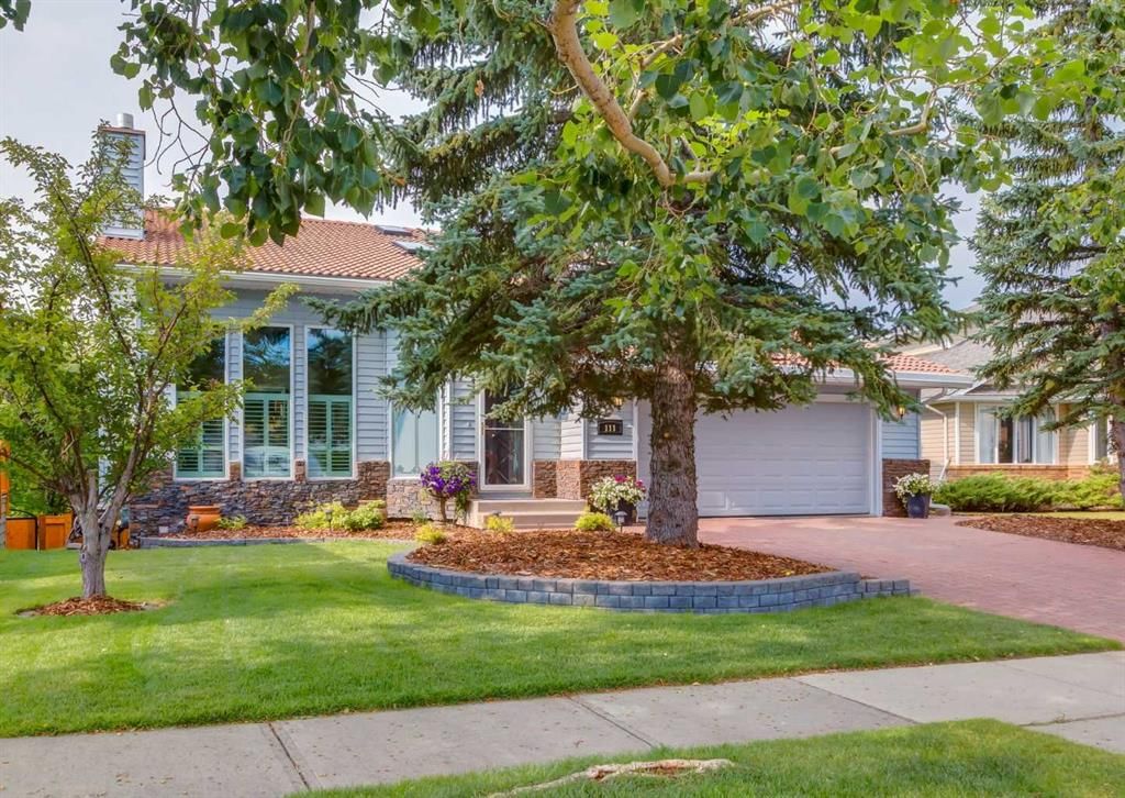 111 Hawksbrow Drive NW, Calgary — photo 3 of 50