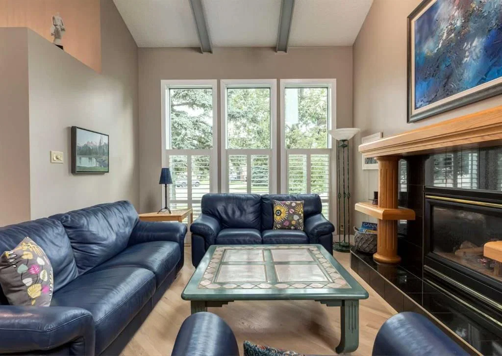 111 Hawksbrow Drive NW, Calgary — photo 5 of 50