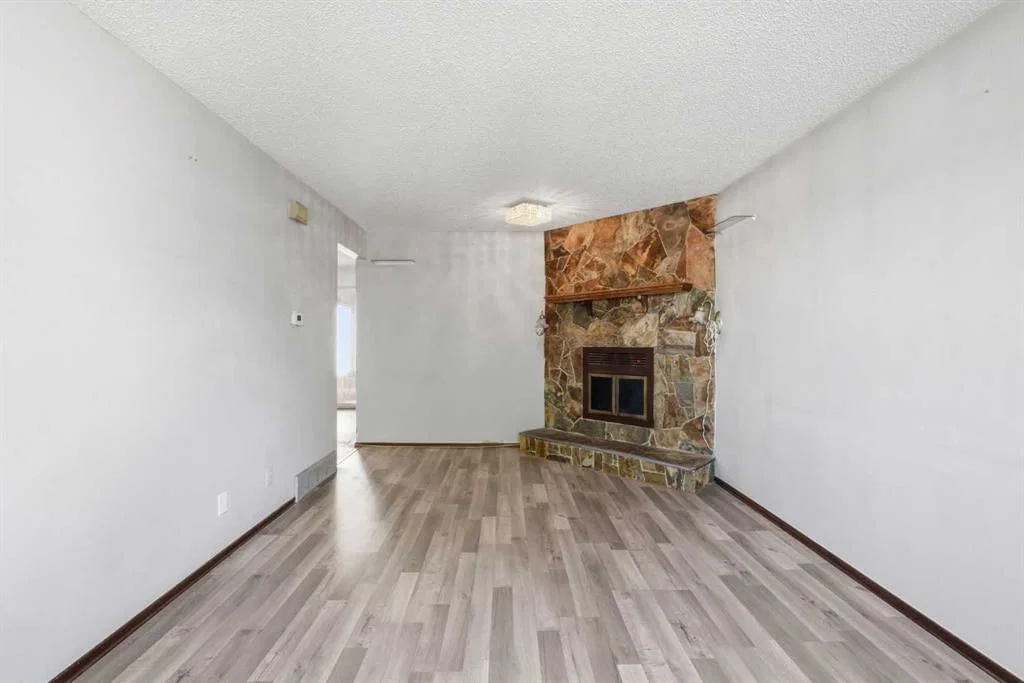 56 Pinecliff Close NE, Calgary — photo 5 of 34