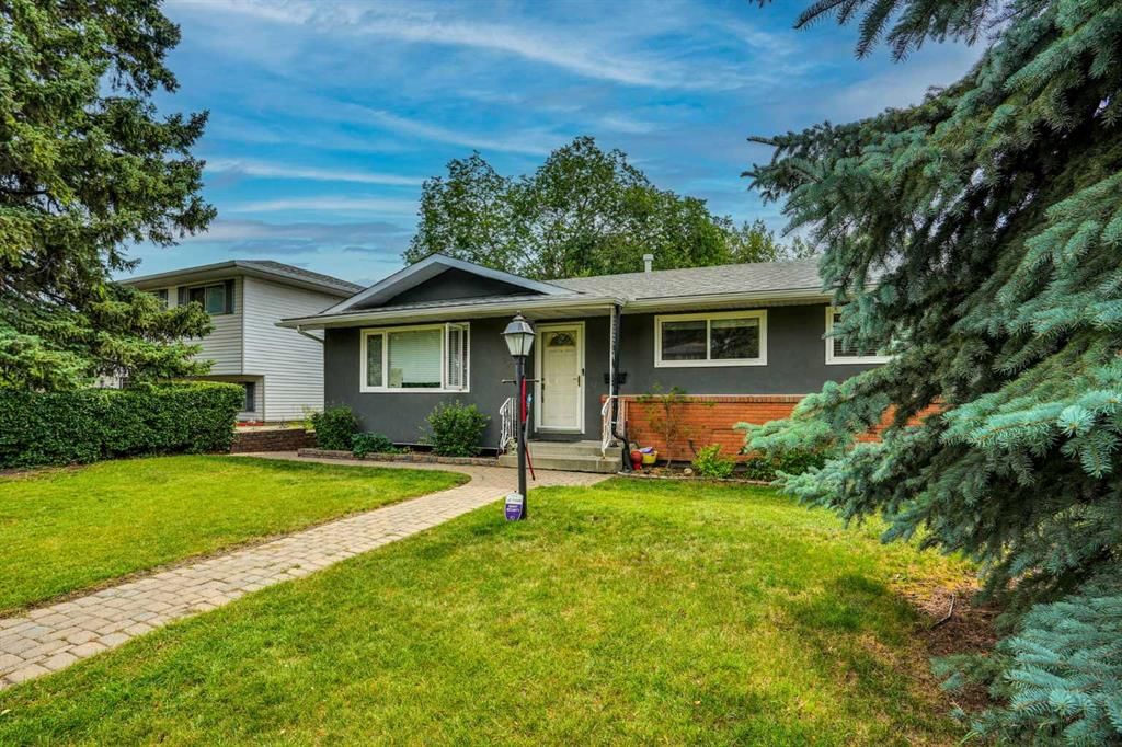5748 Dalmead Crescent NW, Calgary — photo 3 of 47