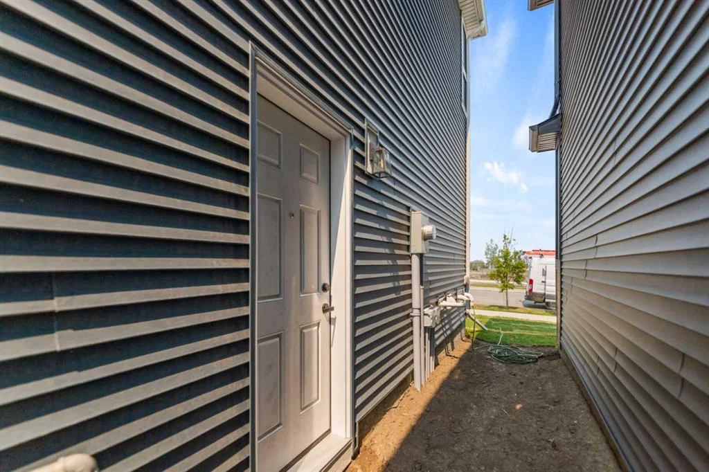 247 Lucas Gate NW, Calgary — photo 3 of 26