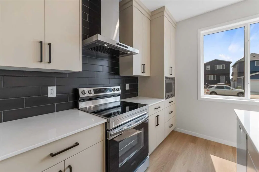 247 Lucas Gate NW, Calgary — photo 4 of 26