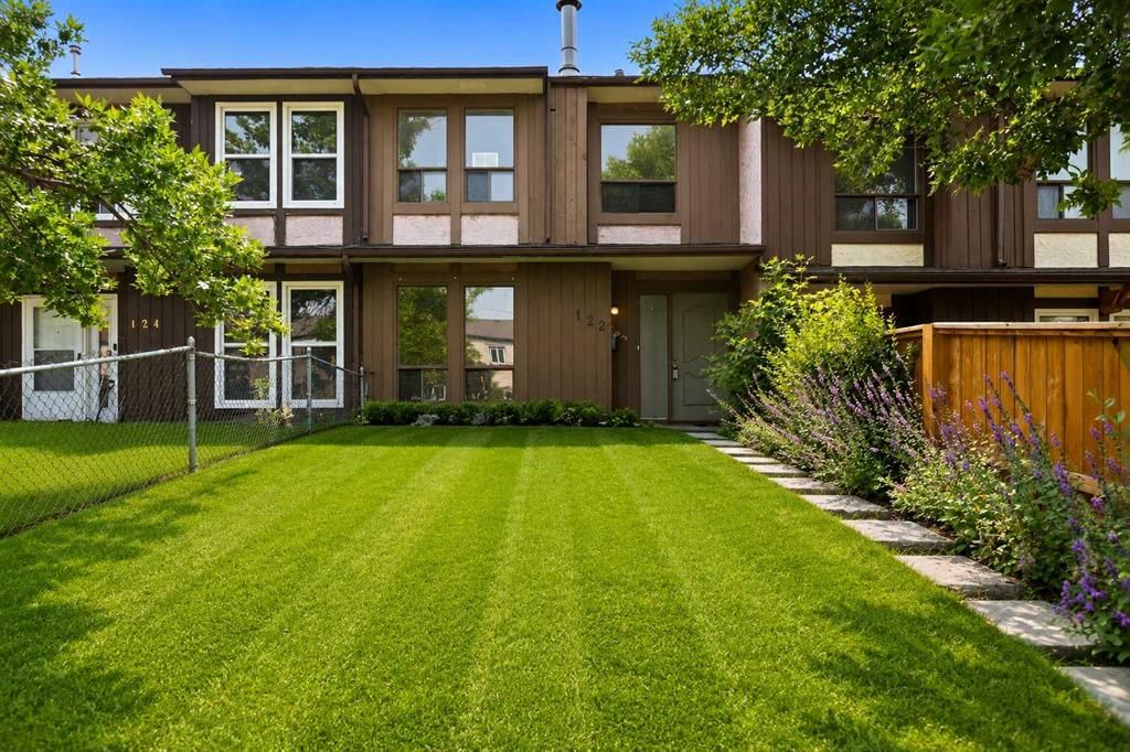 122 Berkley Way NW, Calgary — photo 2 of 31