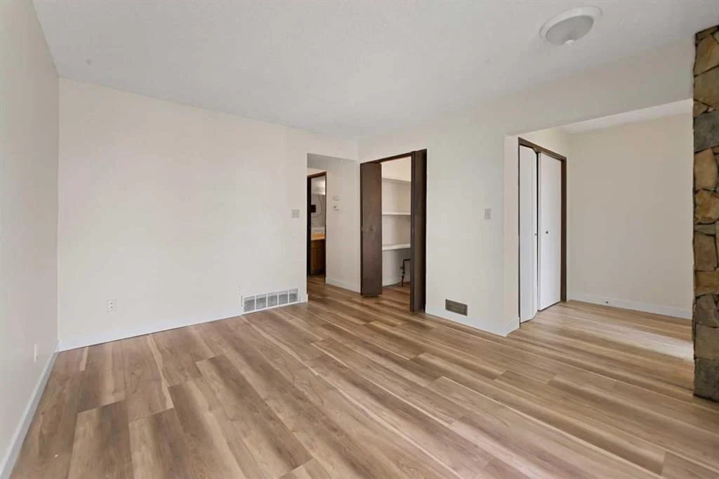 122 Berkley Way NW, Calgary — photo 5 of 31