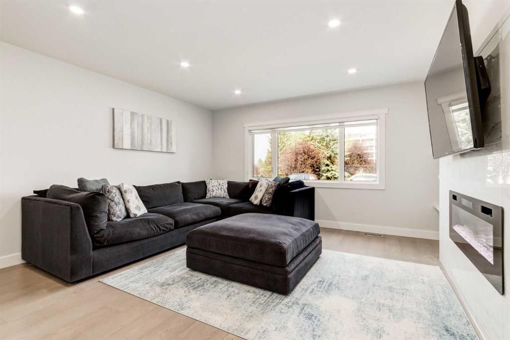 23 Sussex Crescent SW, Calgary — photo 5 of 49