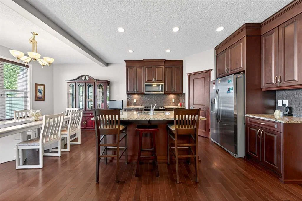 27 Panatella Row NW, Calgary — photo 3 of 46