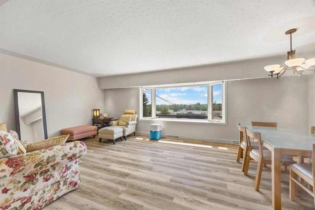 35 Collingwood Place NW, Calgary — photo 2 of 43