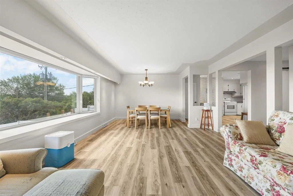 35 Collingwood Place NW, Calgary — photo 3 of 43