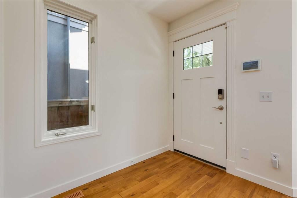 2218 3 Avenue NW, Calgary — photo 3 of 49