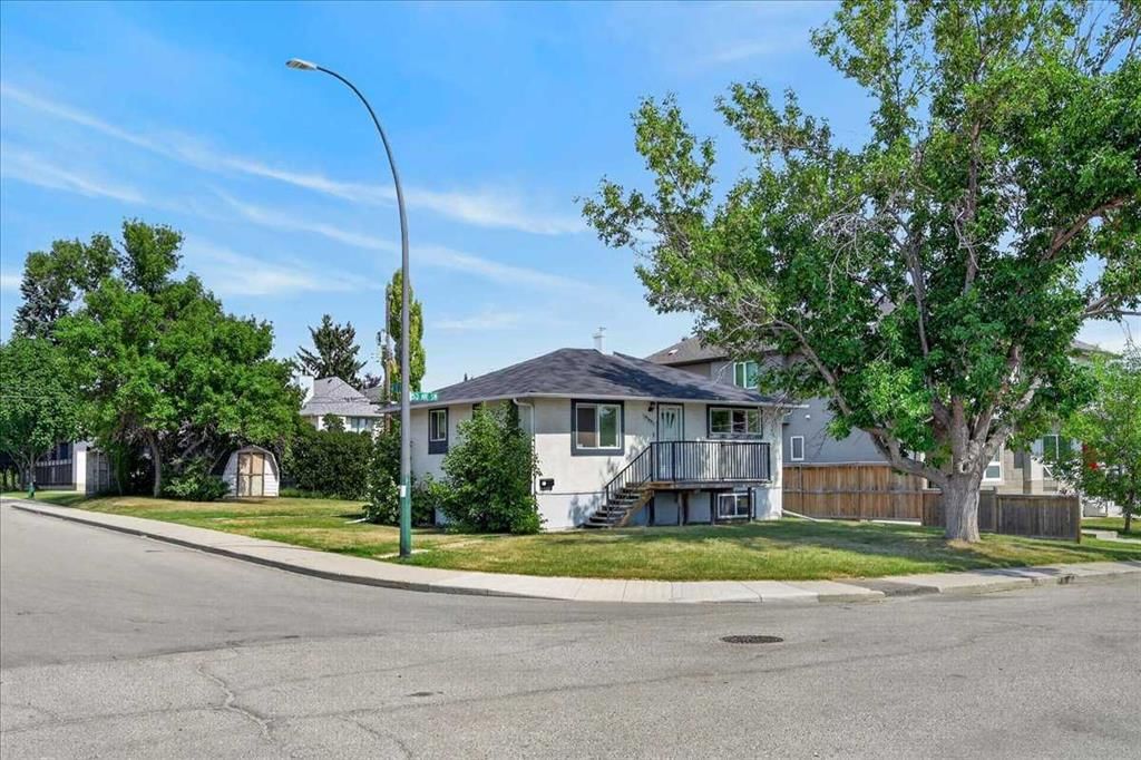 440 53 Avenue SW, Calgary — photo 4 of 28