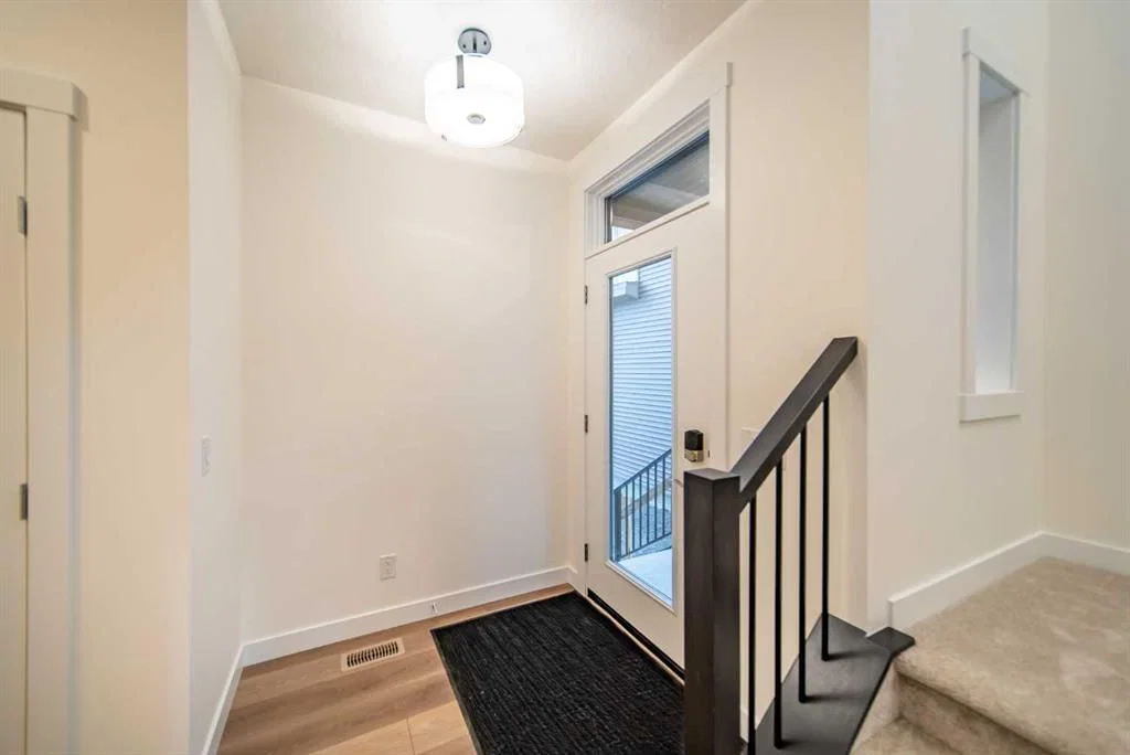 168 Creekstone Circle SW, Calgary — photo 4 of 50