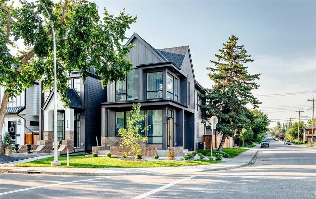 2002 44 Avenue SW, Calgary — main listing photo