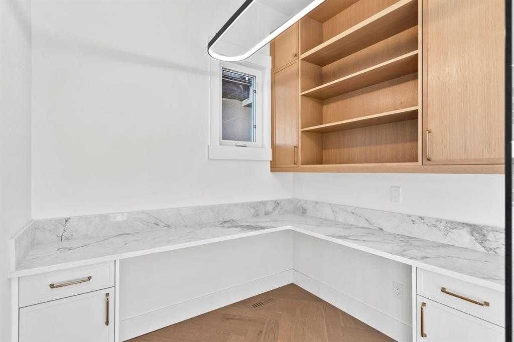 907 36A Street NW, Calgary — photo 4 of 20
