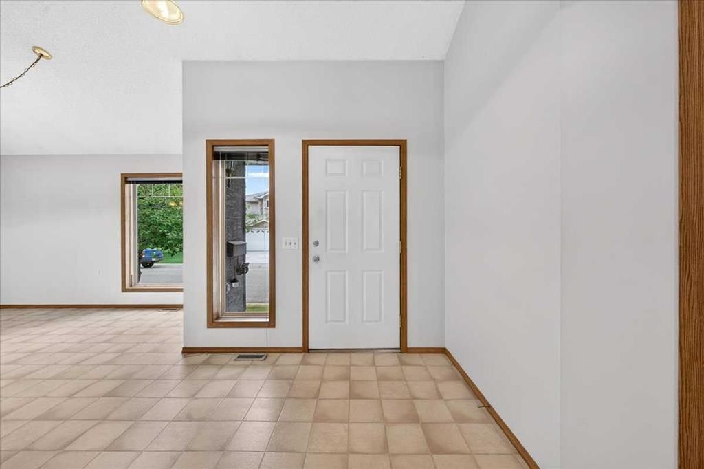 1 Harvest Park Place NE, Calgary — photo 5 of 50