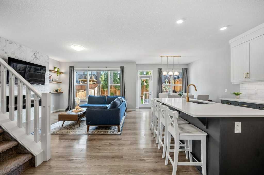 114 Crestbrook Way SW, Calgary — photo 2 of 50