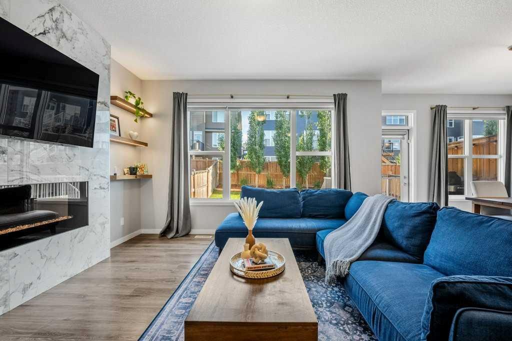 114 Crestbrook Way SW, Calgary — photo 4 of 50