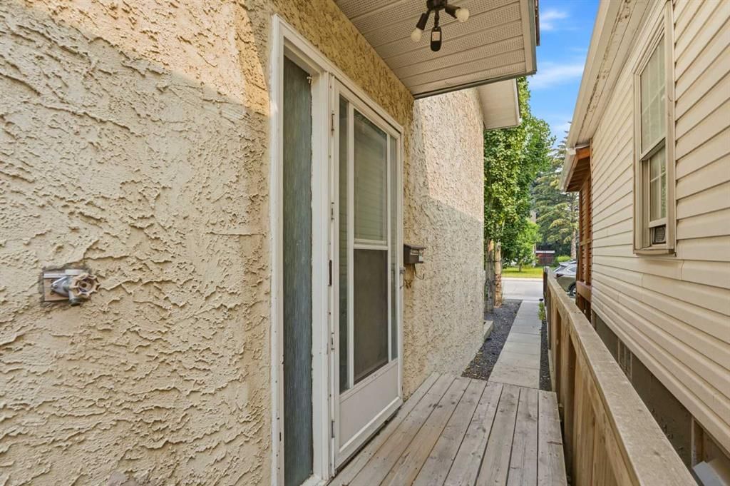 217 23 Avenue NE, Calgary — photo 4 of 50