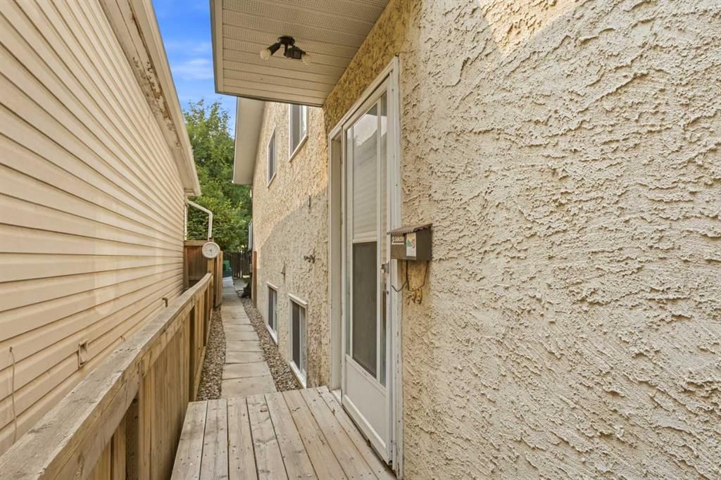 217 23 Avenue NE, Calgary — photo 5 of 50