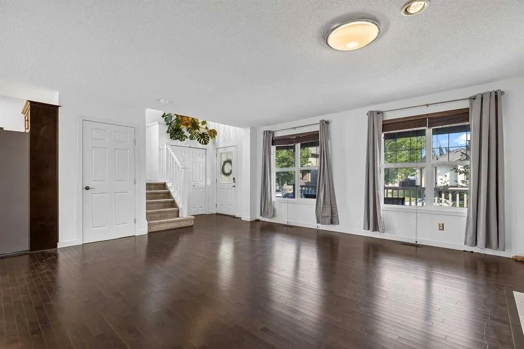 813 Prestwick Circle SE, Calgary — photo 5 of 50