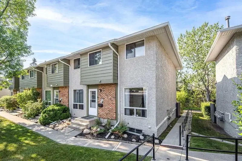 16, 6915 Ranchview Drive NW, Calgary — main listing photo