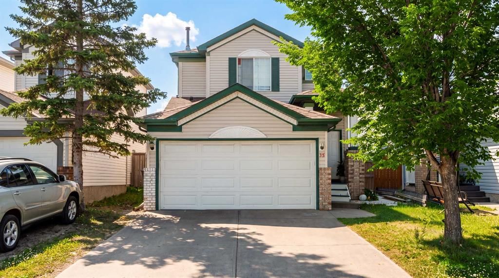 35 Martin Crossing Park NE, Calgary — main listing photo