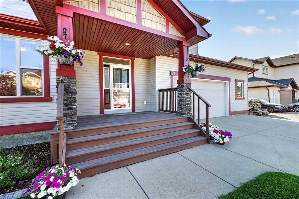 21 Mcintyre Place NW, Langdon — photo 3 of 50