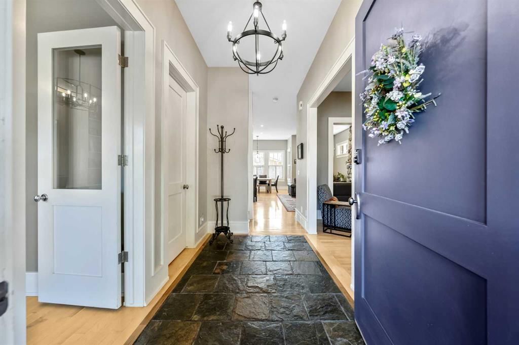 2333 Westmount Road NW, Calgary — photo 3 of 50