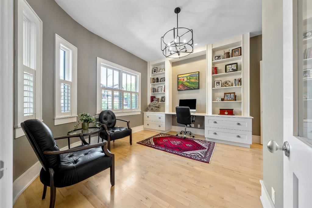 2333 Westmount Road NW, Calgary — photo 4 of 50