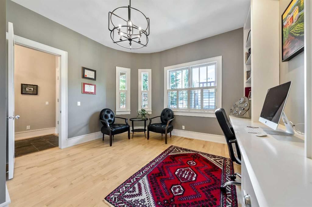 2333 Westmount Road NW, Calgary — photo 5 of 50
