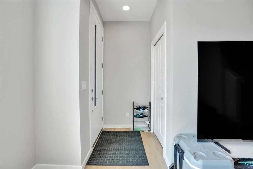 152 Belmont Way SW, Calgary — photo 4 of 48