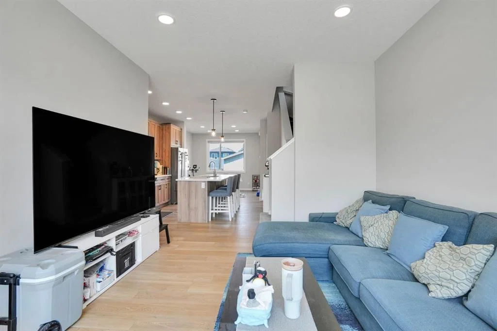 152 Belmont Way SW, Calgary — photo 5 of 48