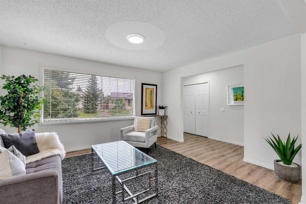 27 Dovercrest Way SE, Calgary — photo 5 of 37