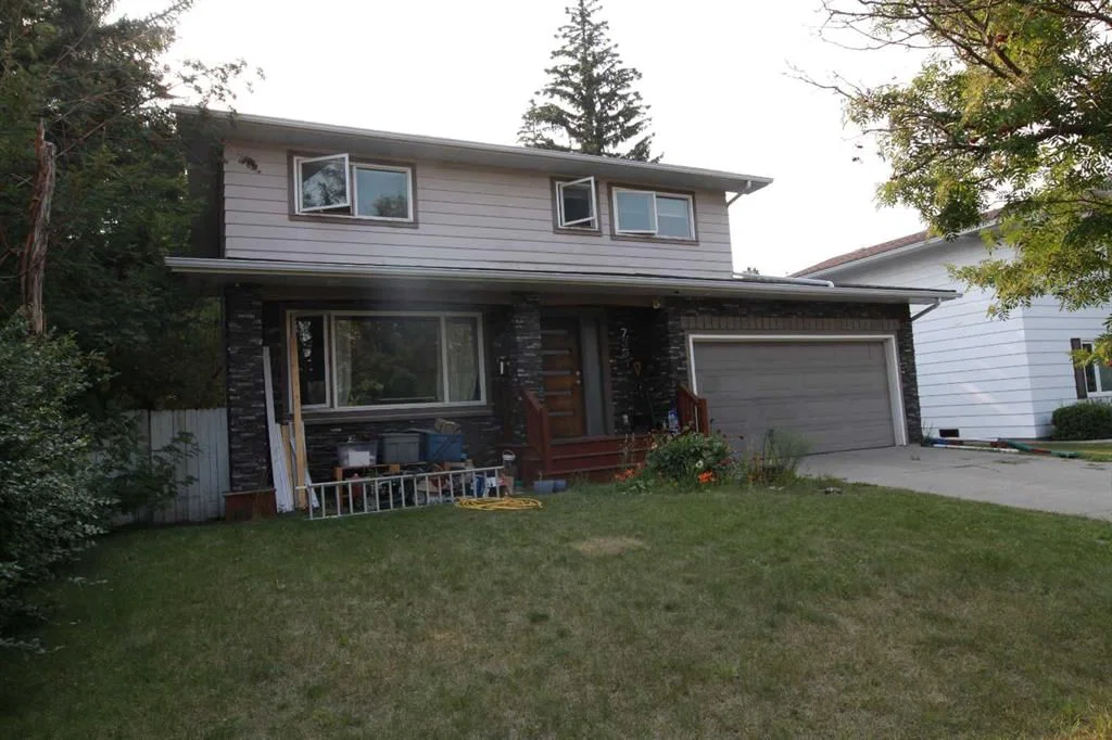 7331 Keewatin Street SW, Calgary — photo 2 of 19