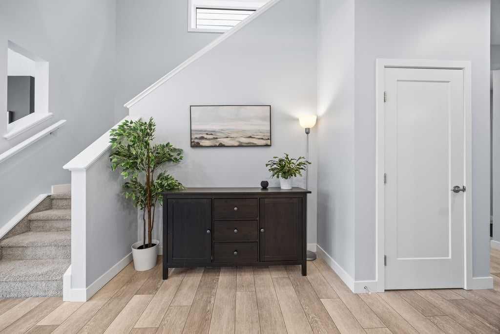 338 Magnolia Way SE, Calgary — photo 2 of 50
