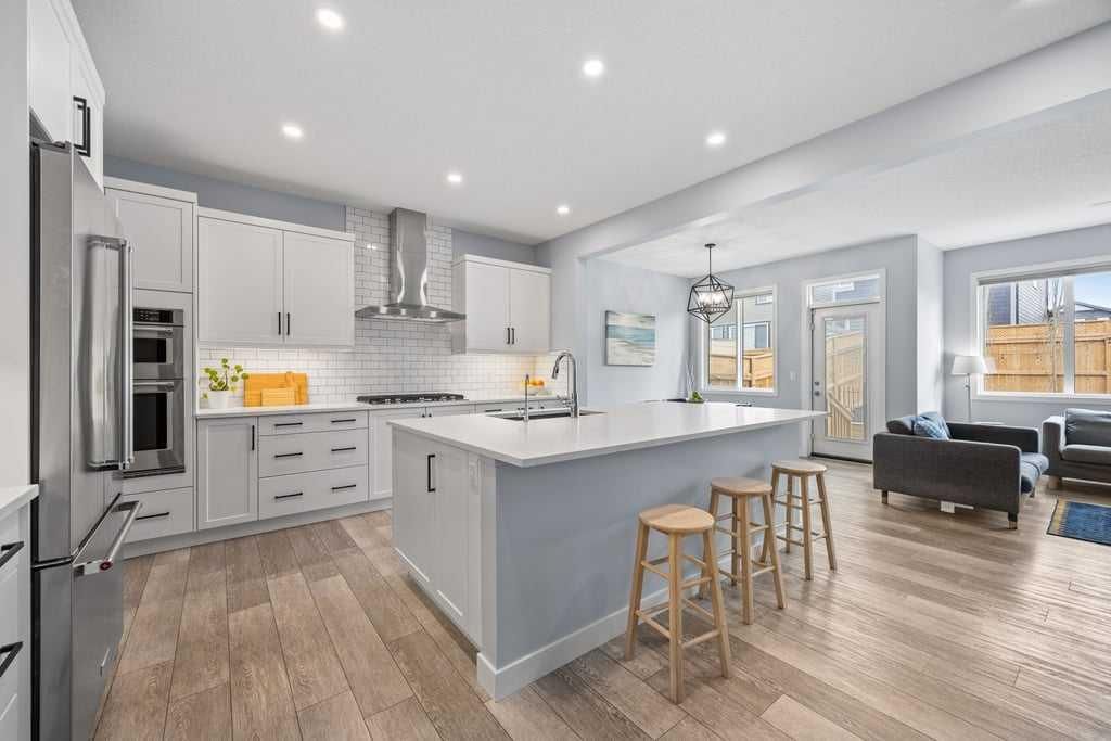 338 Magnolia Way SE, Calgary — photo 3 of 50