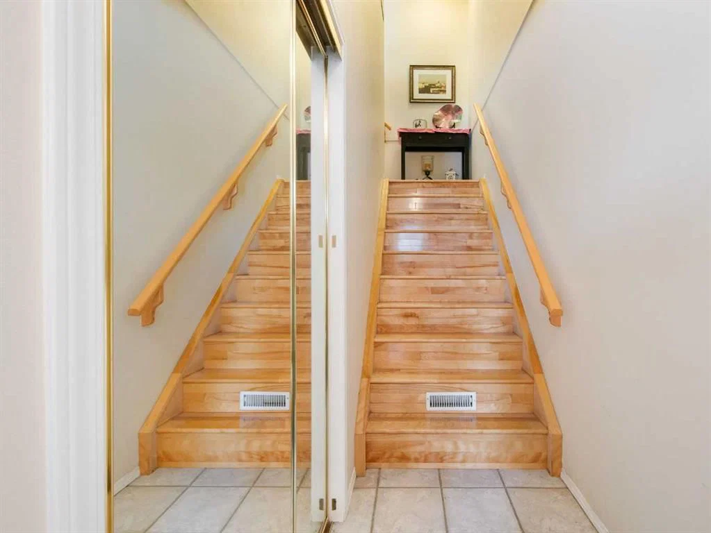 81 Prominence View SW, Calgary — photo 2 of 37